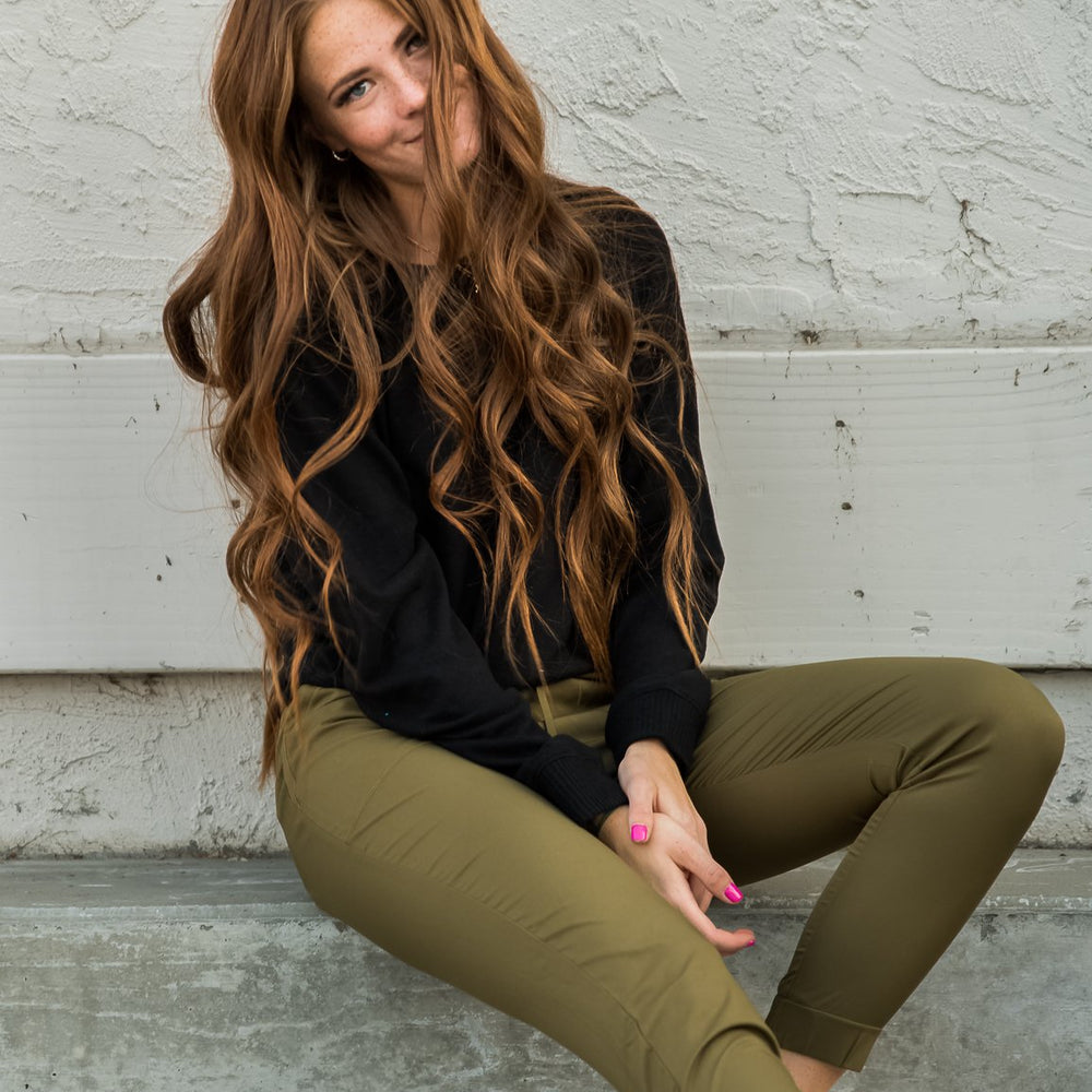 DT UPTOWN Lightweight Joggers in Olive Green - Yoru Says