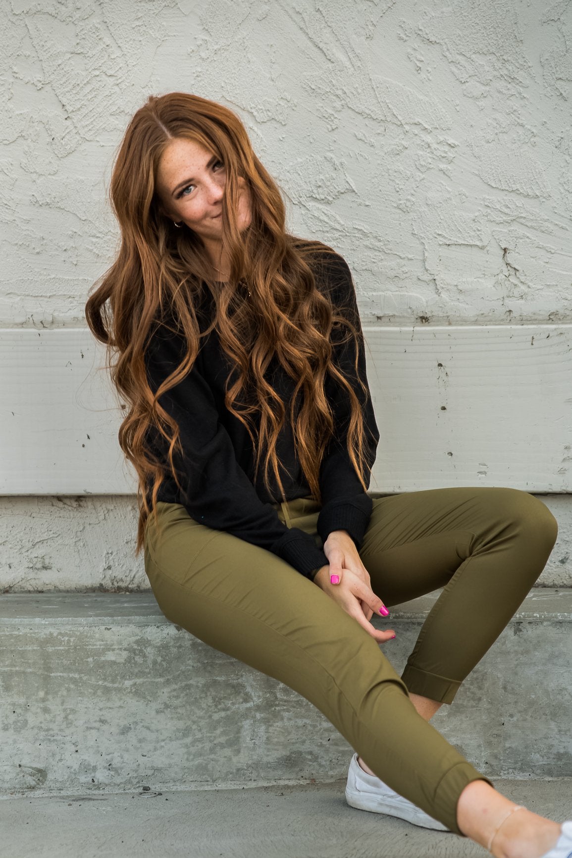 DT UPTOWN Lightweight Joggers in Olive Green - Yoru Says