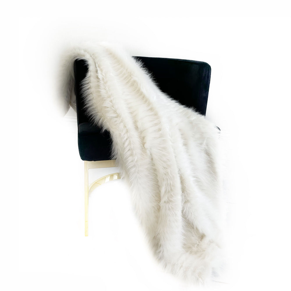 
                  
                    Plutus Off White Exotic Ostrich Feather Faux Fur Luxury Throw Blanket - Yoru Says
                  
                