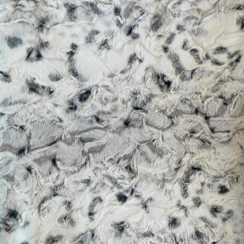 Plutus Alloy Snowy Owl Faux Fur Luxury Throw Blanket - Yoru Says