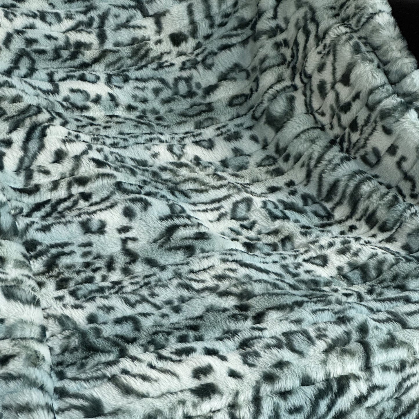 Plutus Green Luxe Lash Faux Fur Luxury Throw Blanket - Yoru Says